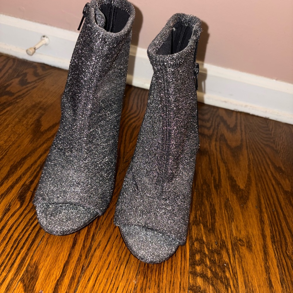 Steve Madden Gray Silver Ankle Boots Heels Peep Toe